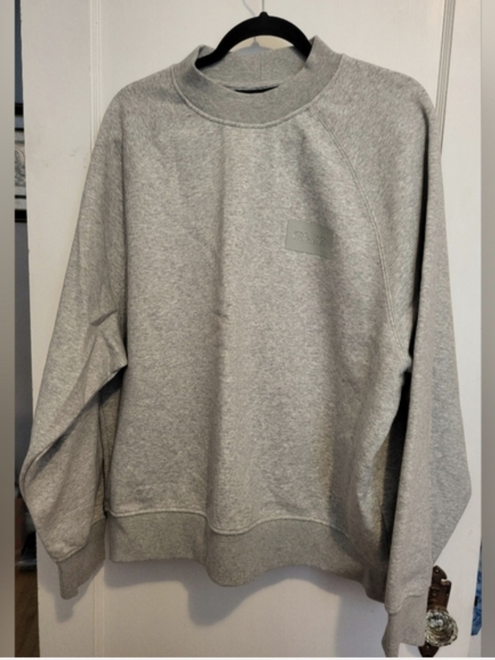 Atlin Women's Oversized Fit Crew Sweatshirt Size: XL - Picture 3 of 9